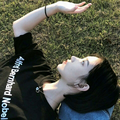 30张高冷感女生侧脸QQ头像 好看又出片