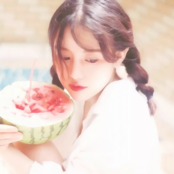 20张超高清微信头像！氛围感拉满的唯美欧美风女生头像