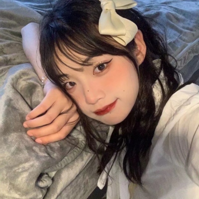 当下超火的真人女生头像合集 共20张