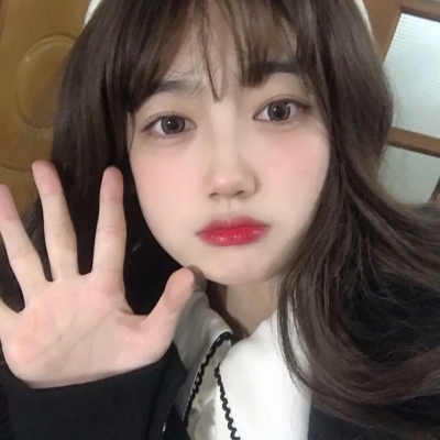 女生微信高清头像合集来啦！共11张最新款女生微信头像高清图片，同时提供大图、小图、方图、圆图多种查看模式，方便用户挑选适配的头像素材。