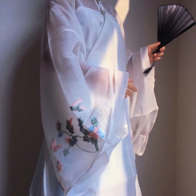 8张高清不露脸的古风女生真人部位头像合集