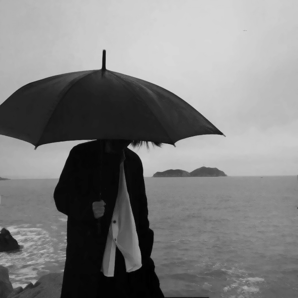 女生冷酷背影黑白伤感头像合集 10张超清精选