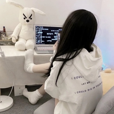 17张氛围感拉满的真实女生网图头像