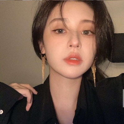 12张氛围感拉满的干净女生高级感头像