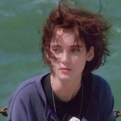 10张氛围感拉满的优雅气质女生头像 高清又高级