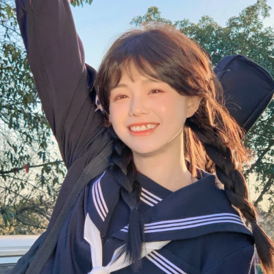 新款！9张真人女生校服可爱头像分享