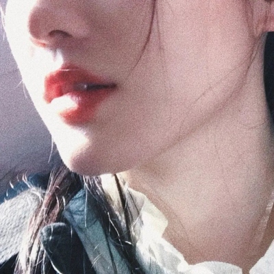 小脸头像网更新17张唯美女生人物头像合集