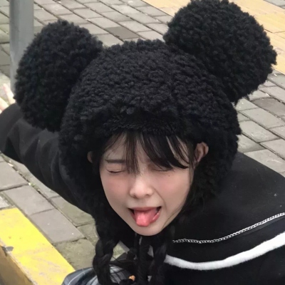 11张搞怪憨憨沙雕女生真人头像，快来存图
