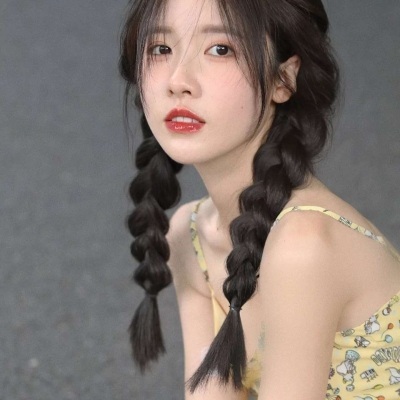 11张氛围感拉满的真人小姐姐网图头像 超好看女生头像来啦