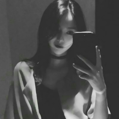 最新QQ女生挡脸头像合集 20张高清好看款