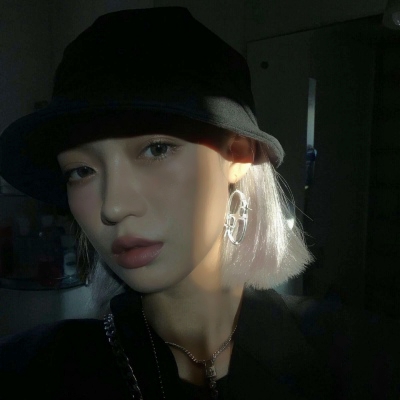 15张高清霸气女生头像网图 时尚网红款女生头像大图