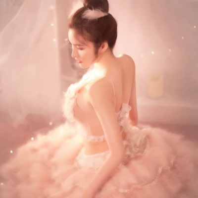 带女人味的性感女生头像！9张高清真人写真图分享