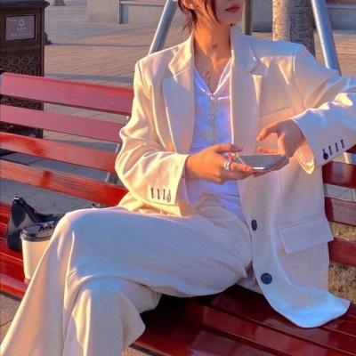 12张超拽帅气冷酷小姐姐真人头像合集