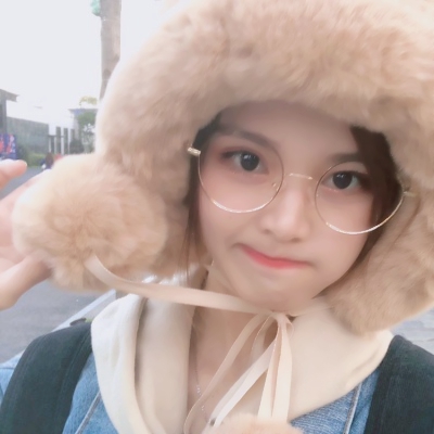 戴眼镜霸气女生头像合集 30张高清新潮酷感图
