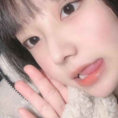 8张氛围感拉满的露脸小清新女生头像合集