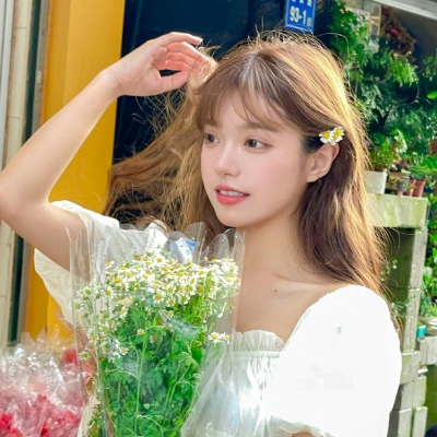 12张真人女生头像美图合集|小脸头像网更新