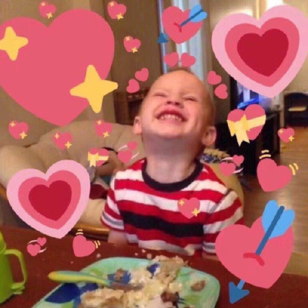 假笑男孩Gavin爱心表情包合集