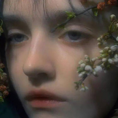 小脸头像网更新17张唯美女生人物头像合集