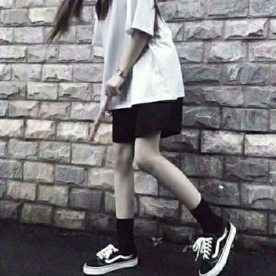 18张高清不露脸！女生下半身部位个性网图头像合集