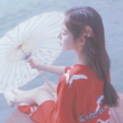 女生古风红色高清头像合集 25张高冷真人风格头像