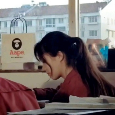 35张高清女生微信侧脸头像 氛围感拉满的唯美头像合集