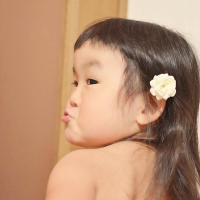 17张女生搞怪萌娃微信头像合集