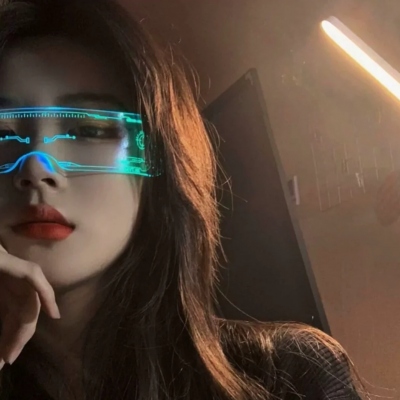 女生戴眼镜甜酷风真人头像合集来啦，共8张