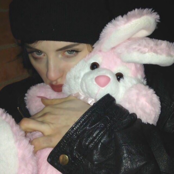 女生欧美风暗黑系高清头像 超拽很酷的暗黑系网图欧美女头(14张)