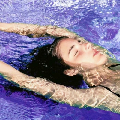 14张真实个性的女生自拍头像 高清网图直接用