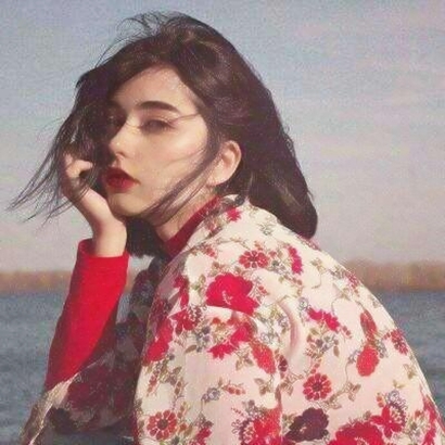 新版欧美女生微信头像 共26张可用