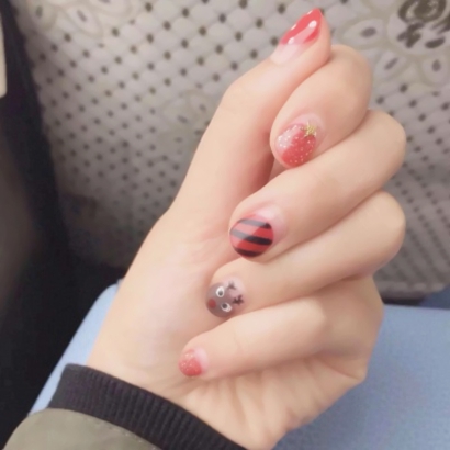 美甲工作室专属微信头像 25张高清好看的美容美甲头像图