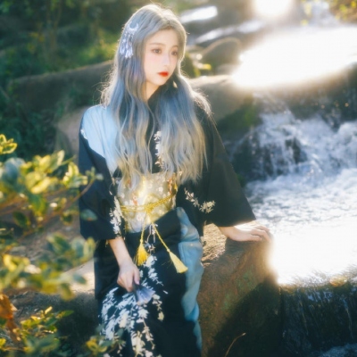 12张氛围感拉满的染发女生头像 又美又时髦