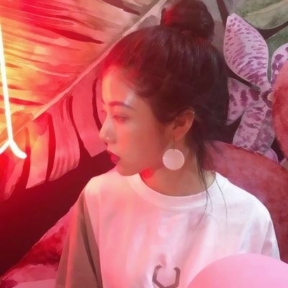 又酷又飒的红色系女生头像！12张高清暧昧感女头直接存