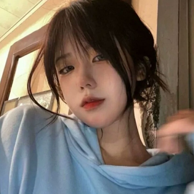 女生酷酷的真人微信头像合集 共12张