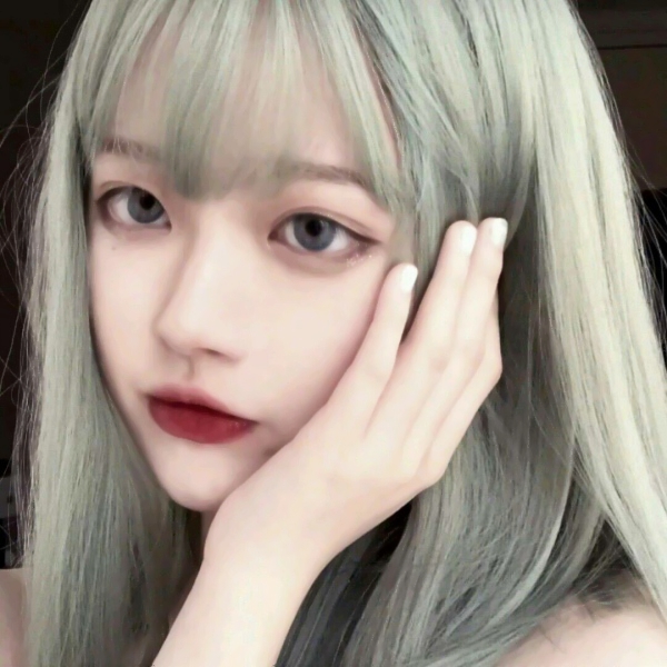 16张高清原宿风女生头像合集 超适合当头像的原宿风女头