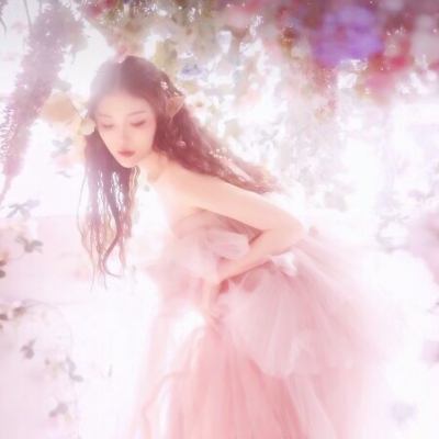 27张超美浪漫婚纱头像合集 高清氛围感拉满