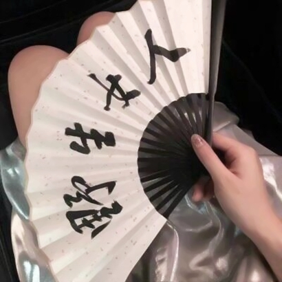 飒爽又带感！17张拿扇子的霸气女生头像合集
