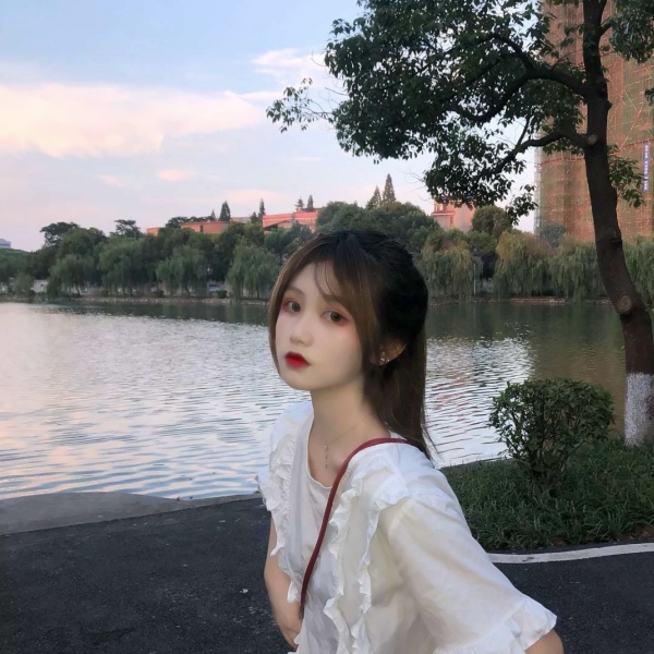 28张超高清真人可爱闺蜜头像 好看又治愈的女生头像合集