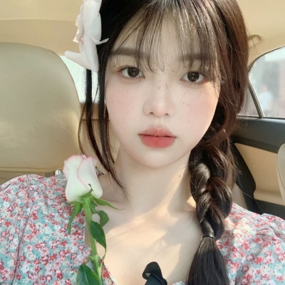 气质干净感拉满的女生头像合集，共16张