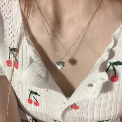 超火的酷飒女生真人头像 共8张