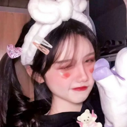 超火的抖音网红女生头像合集，一共18张高清无水印图片，适合用作社交平台头像使用。