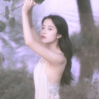 12张氛围感拉满的复古意境女生头像，越看越耐看