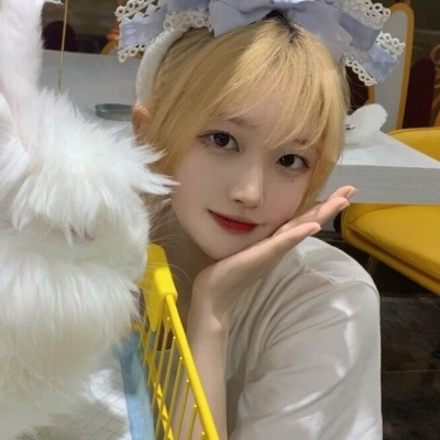 18张复古感真人女生QQ头像来了