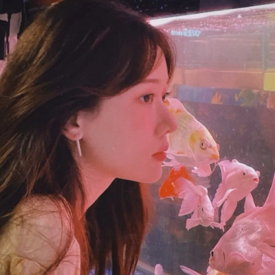 8张超有气质的文雅女生微信头像，直接存就用