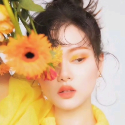 暖色系爱笑阳光女生高清头像合集 共17张