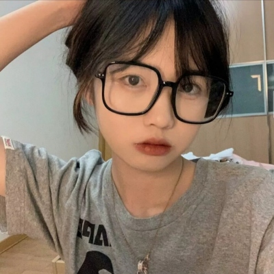 12张适配独立自信女生的真人头像图