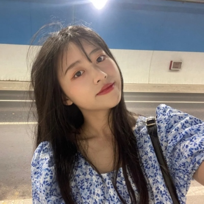 最新高清女生真人头像合集 共20张