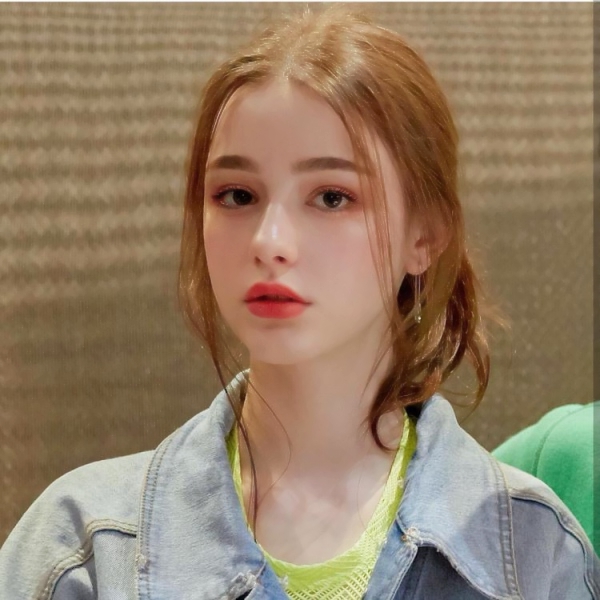 18张超仙欧美小姐姐头像 高清好看直接存