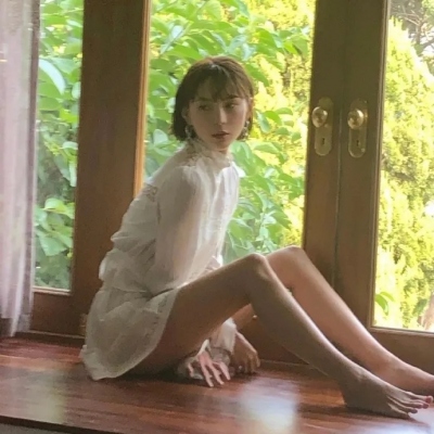 新版女生高级感头像图集 一共16张高清图