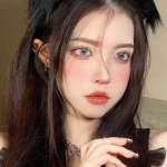 最新款个性女生头像来啦！共8张风格独特的女生头像合集，由小脸头像网更新发布，可供用户直接取用。